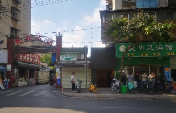 北湖路东二里菜市门口